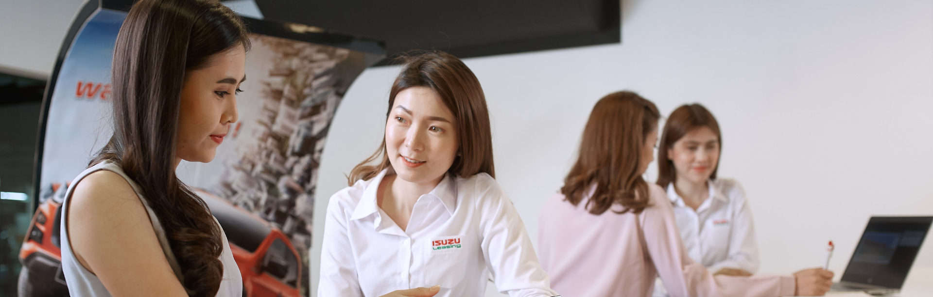 tripetch isuzu leasing banner